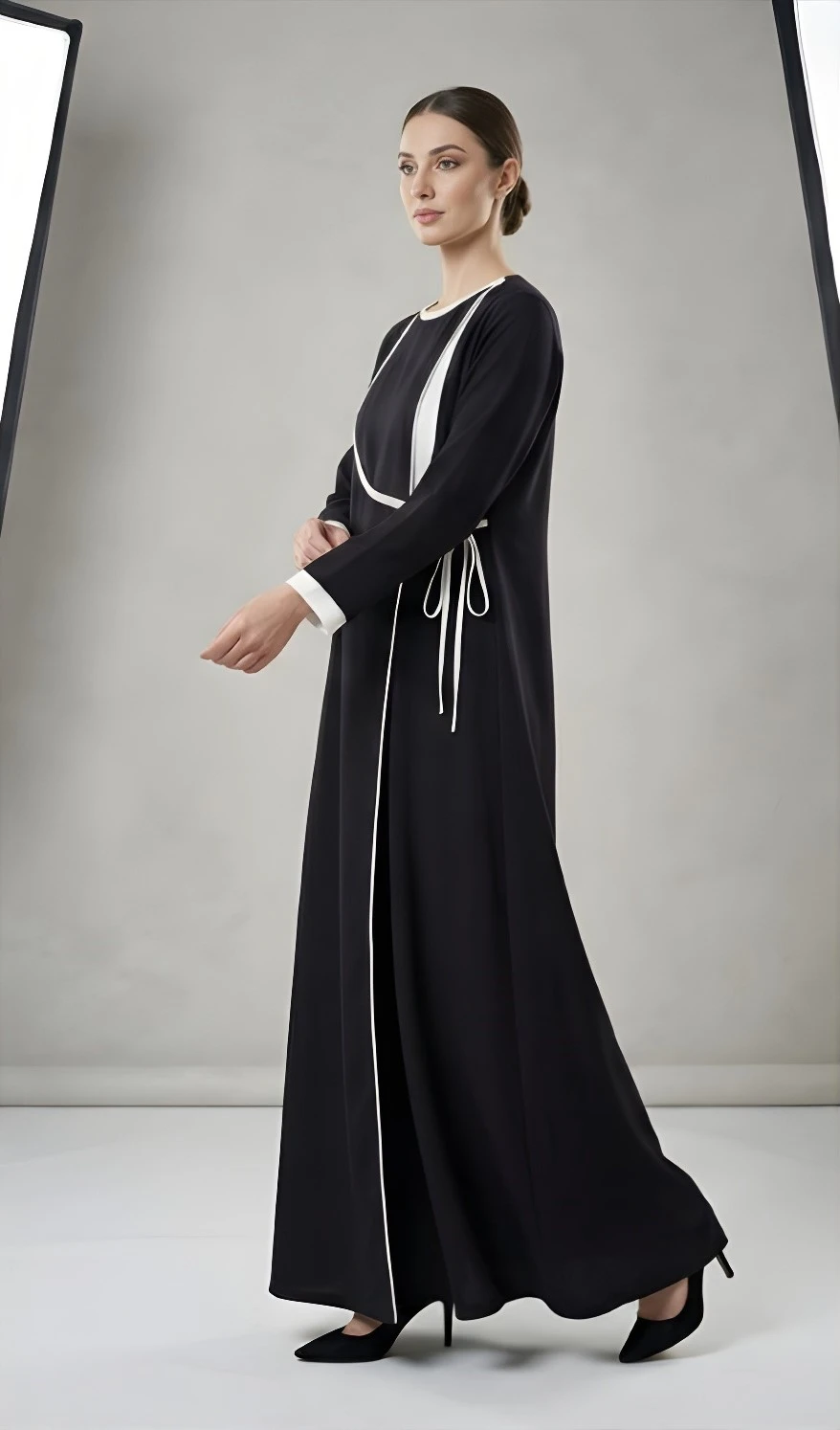 Wrap neck Abaya in black&white